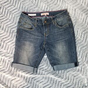 Dollhouse Slim Boyfriend Jean Shorts Size 1